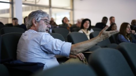 Mark Collinson (Wits) questions a presenter. Photo: Je'nine May.